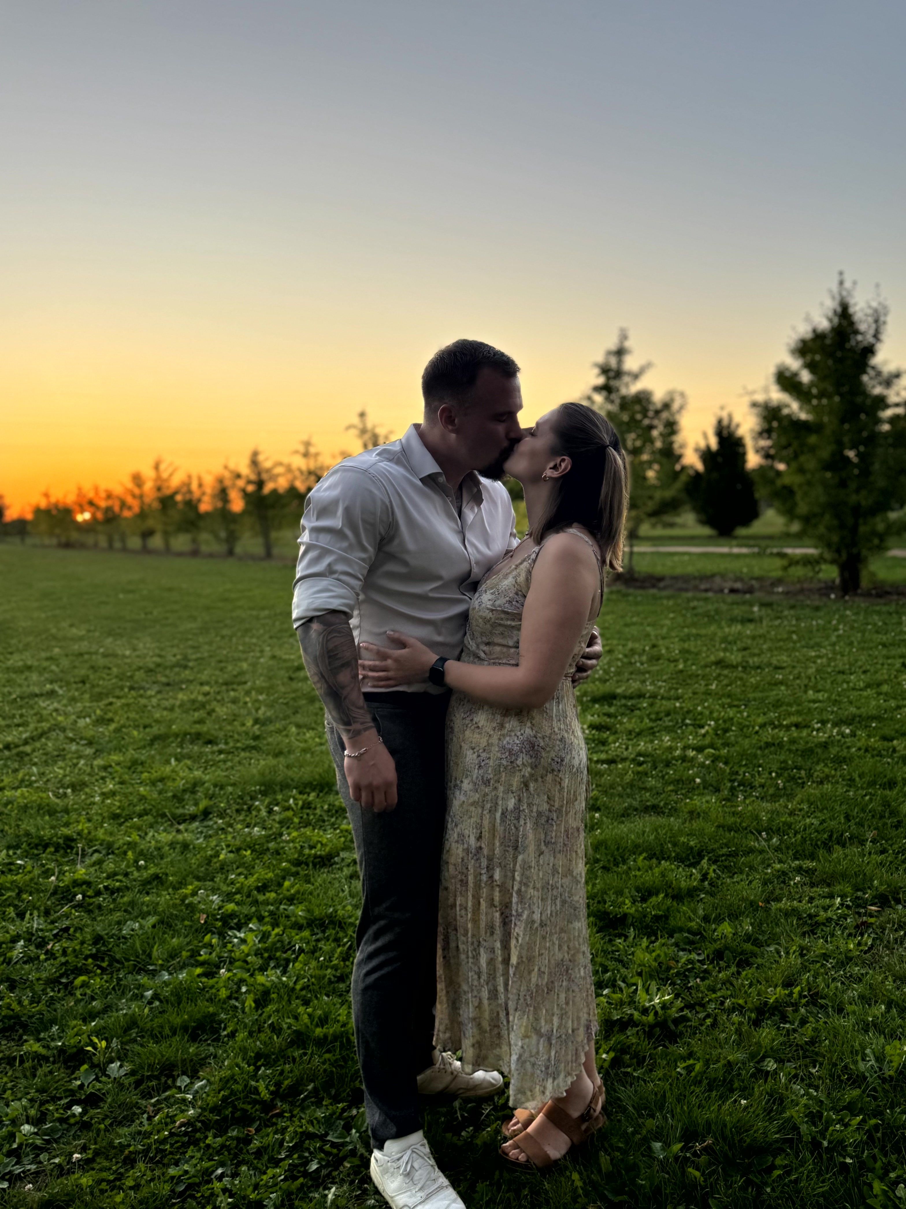 Lea und Christian bei Sonnenuntergang